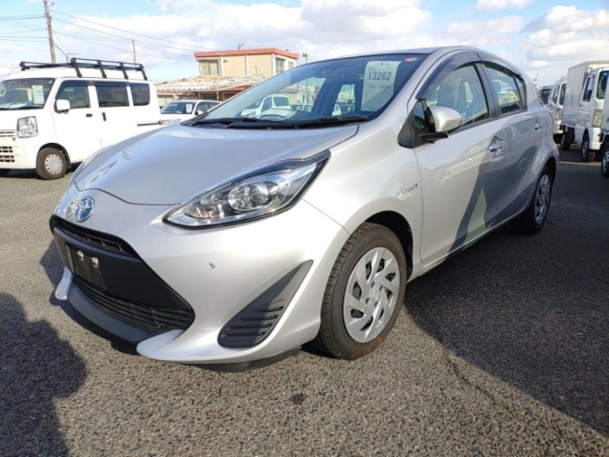 TOYOTA AQUA NHP10 2019