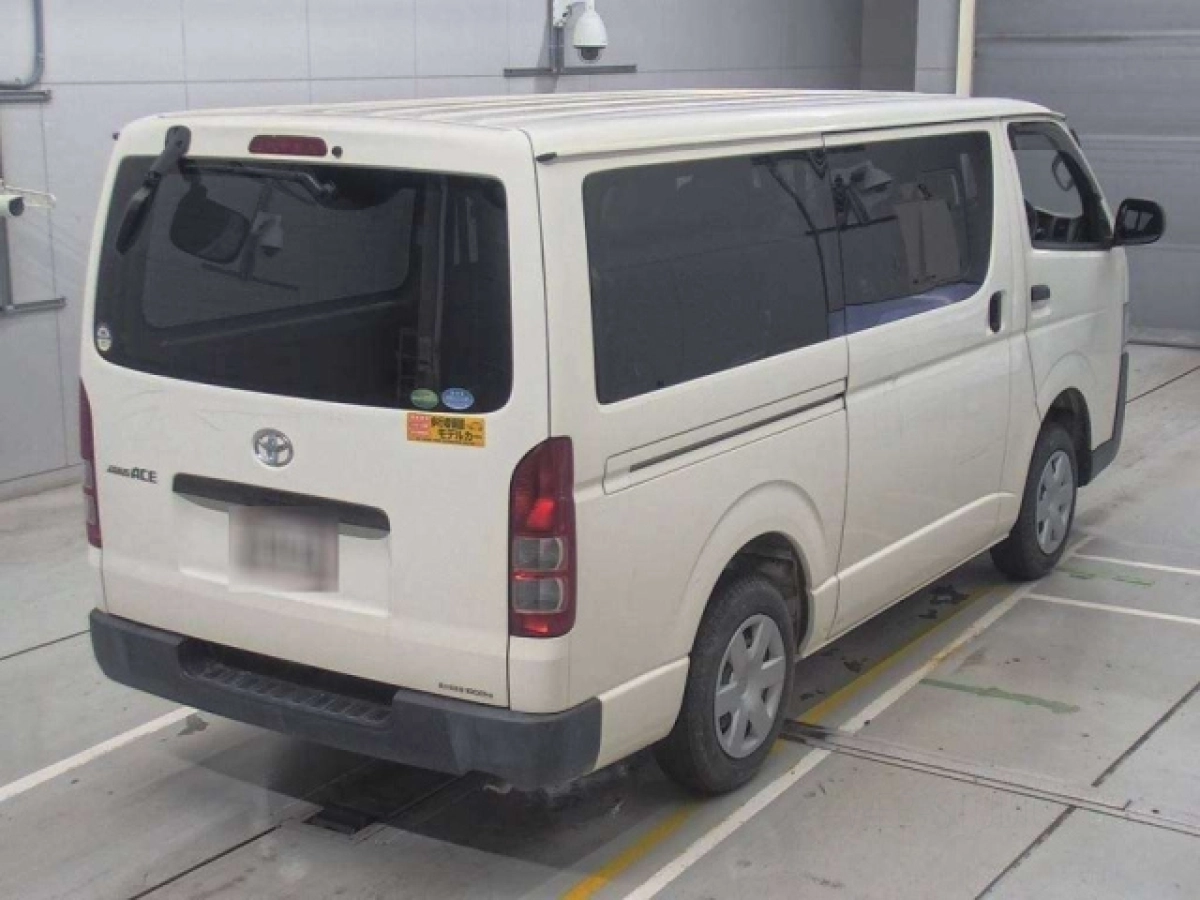 TOYOTA REGIUS ACE VAN