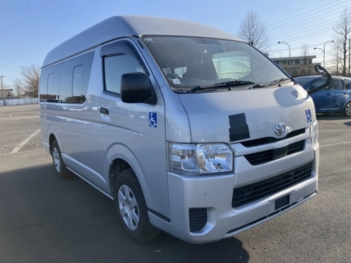 TOYOTA HIACE VAN TRH200K 2020