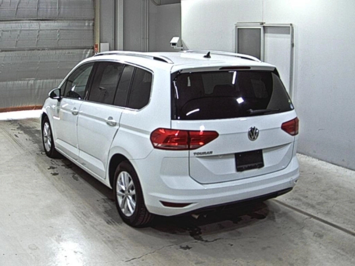 VOLKSWAGEN GOLF TOURAN