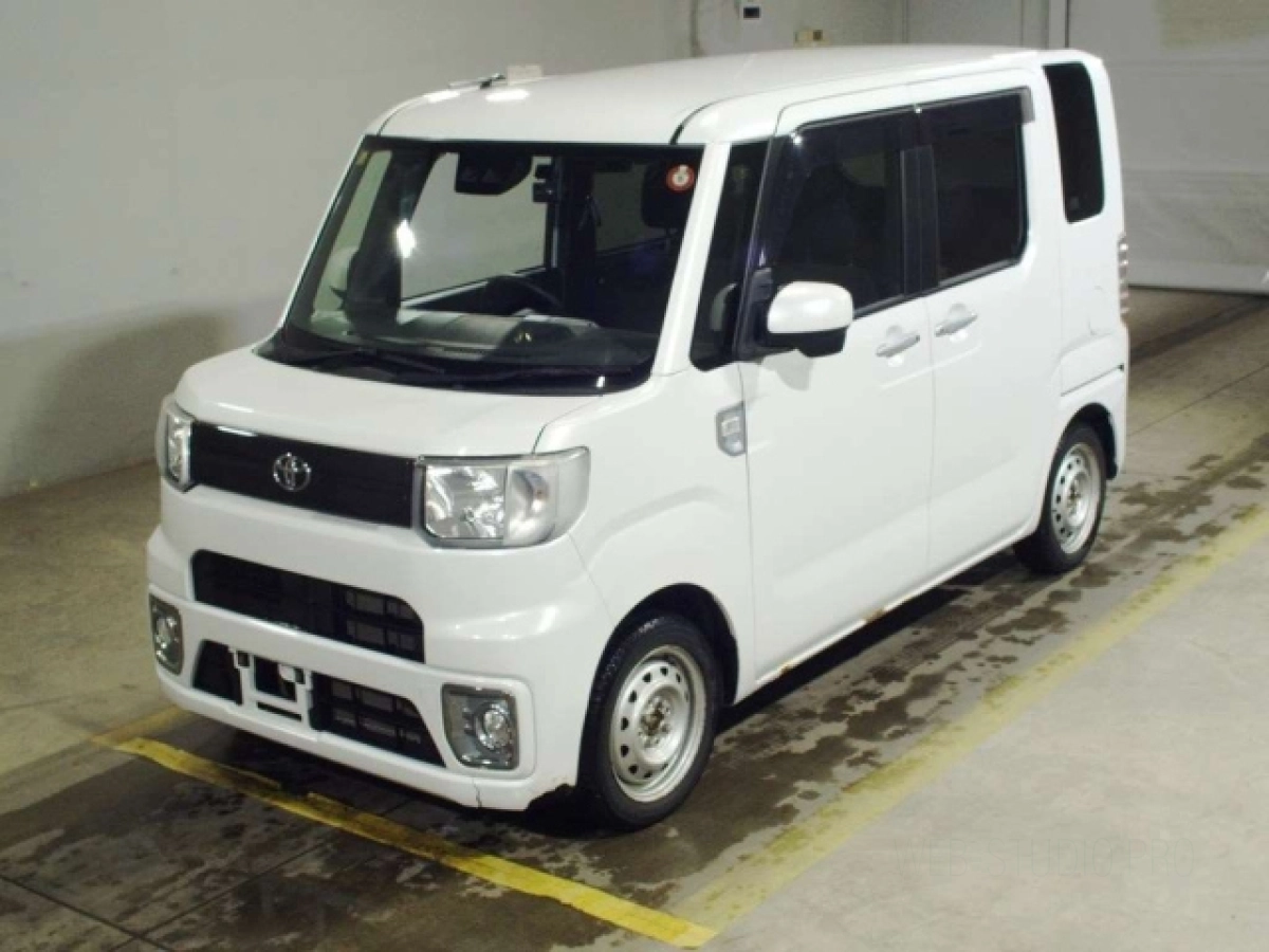 TOYOTA PIXIS MEGA LA710A 2020