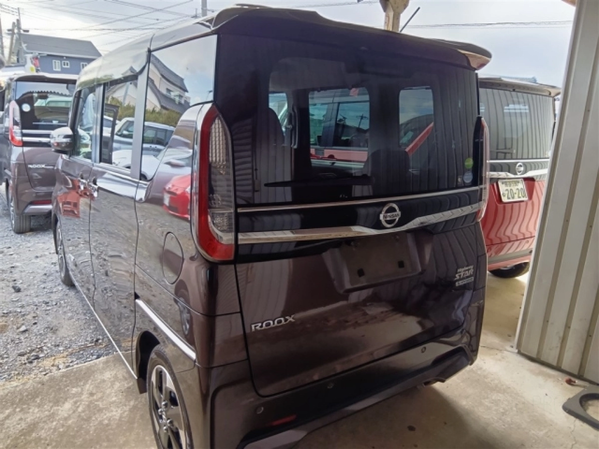 NISSAN ROOX