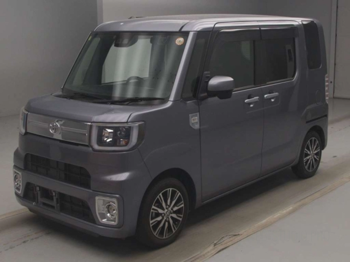 TOYOTA PIXIS MEGA LA700A 2021