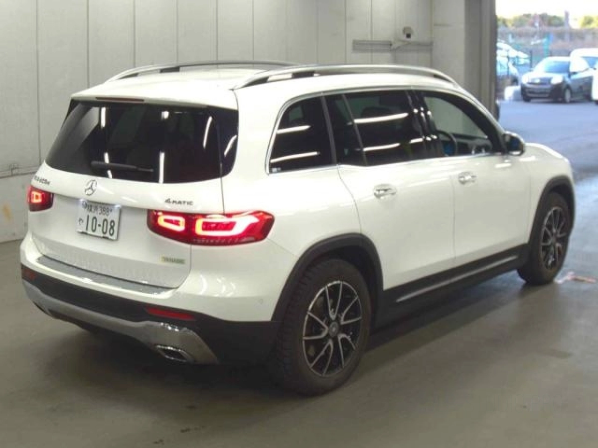 MERCEDES BENZ GLB