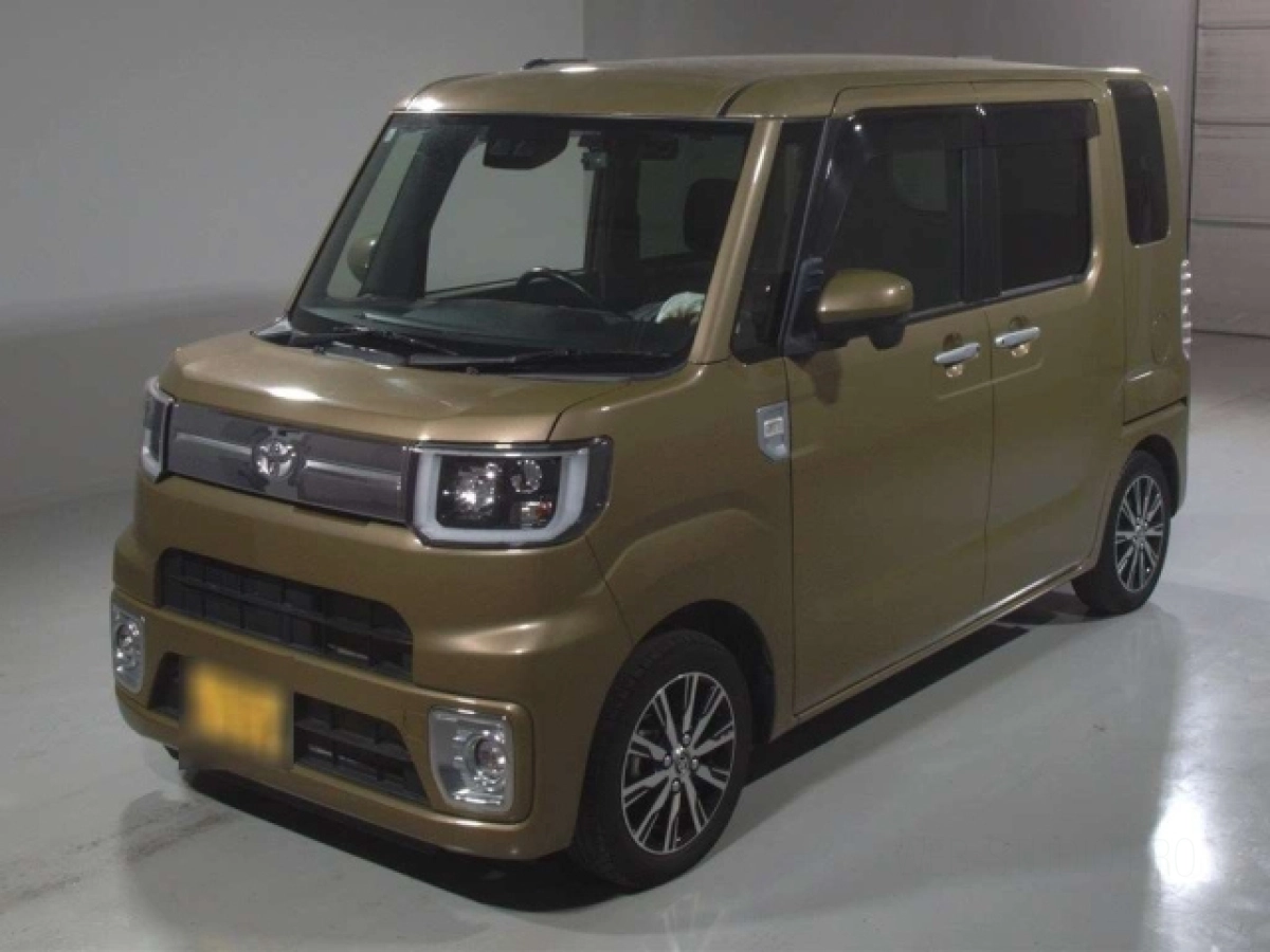 TOYOTA PIXIS MEGA LA700A 2021
