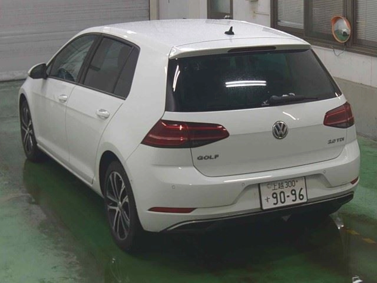 VOLKSWAGEN GOLF