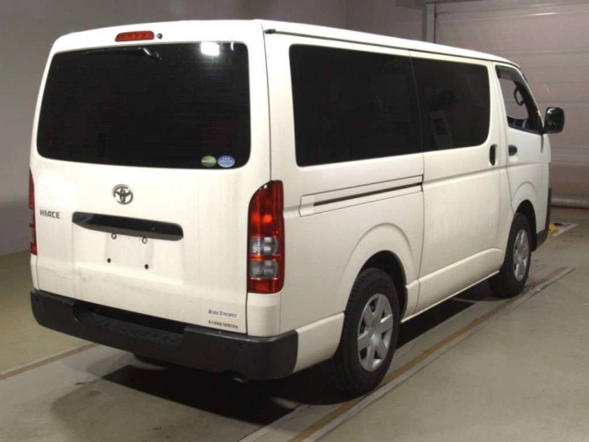 TOYOTA HIACE VAN