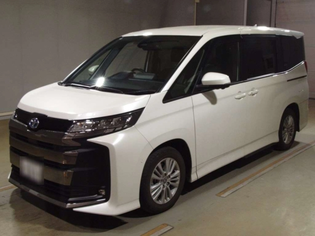 TOYOTA NOAH ZWR90W 2024