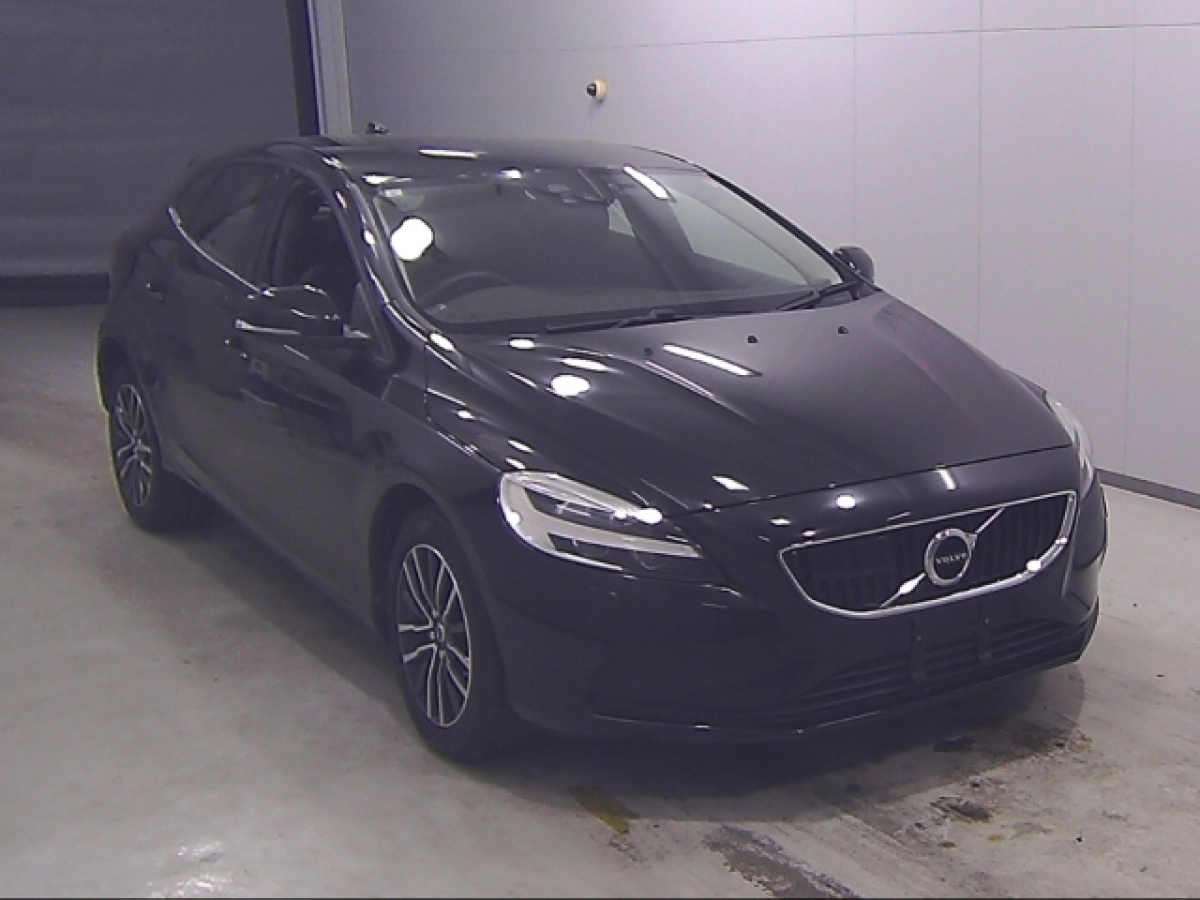 VOLVO V40 MB4154T 2019