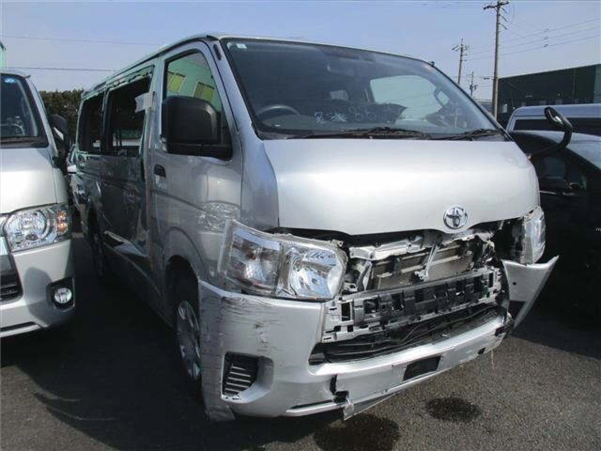 TOYOTA HIACE VAN TRH200V 2022