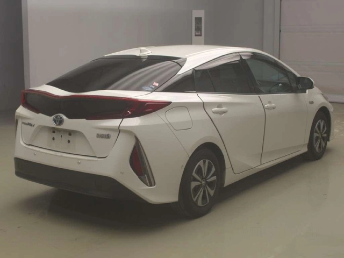 TOYOTA PRIUS PHV