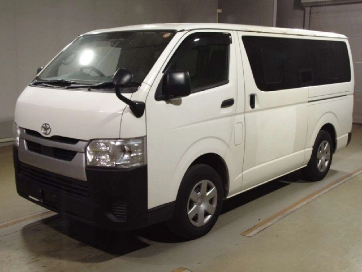 TOYOTA HIACE VAN