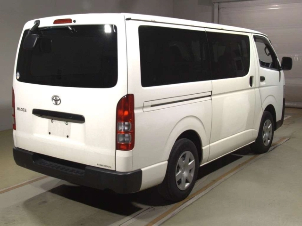 TOYOTA HIACE VAN