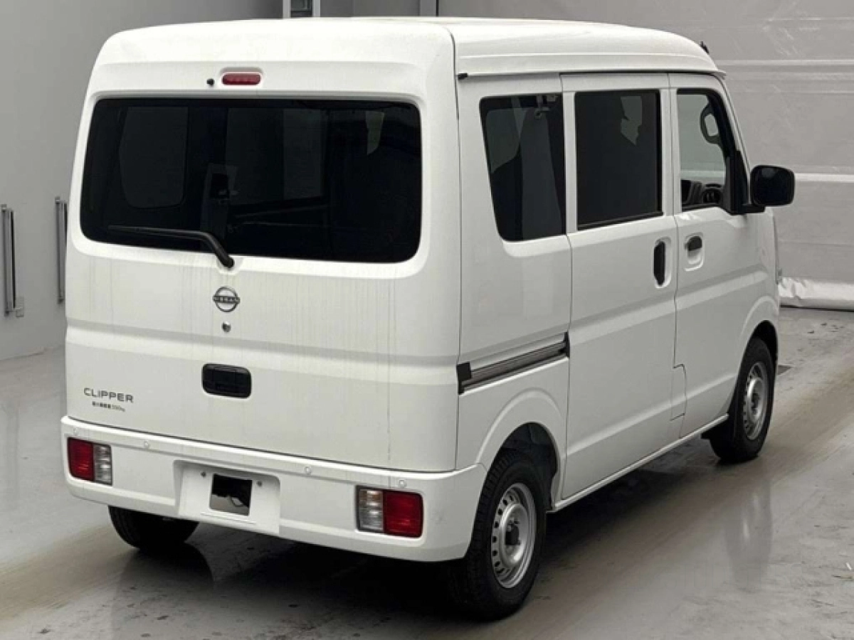 NISSAN CLIPPER VAN