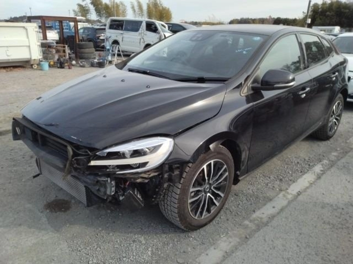 VOLVO V40 MB4154T 2020