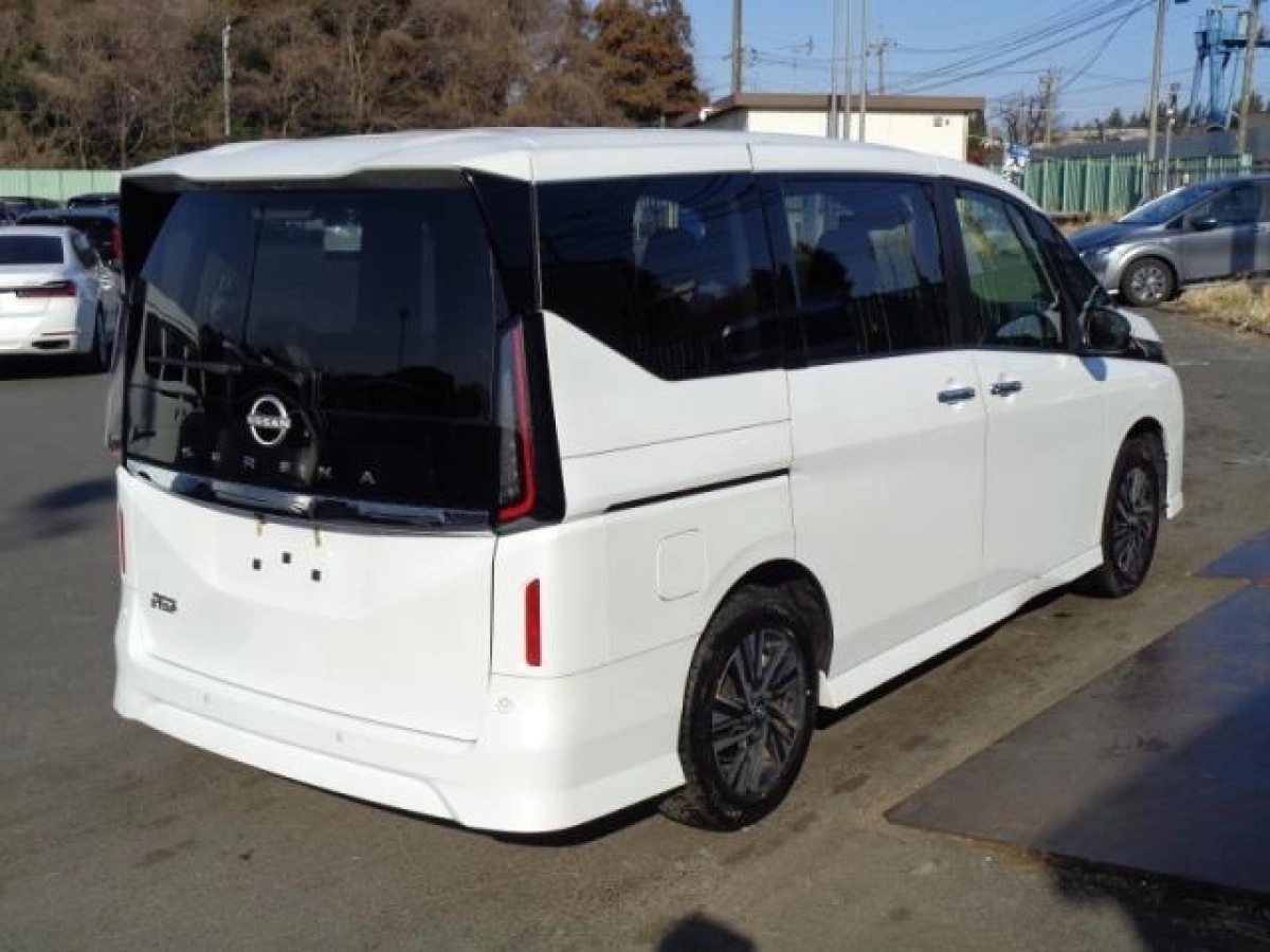 NISSAN SERENA