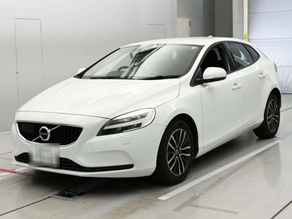 VOLVO V40 MB4154T 2019