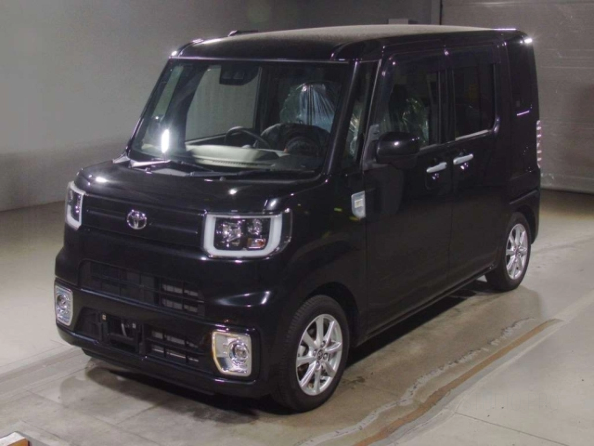 TOYOTA PIXIS MEGA LA700A 2020