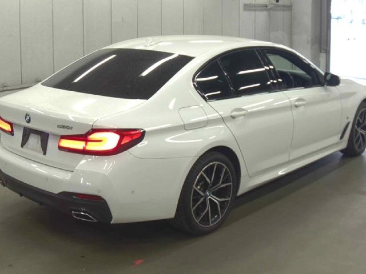 BMW 5 SERIES