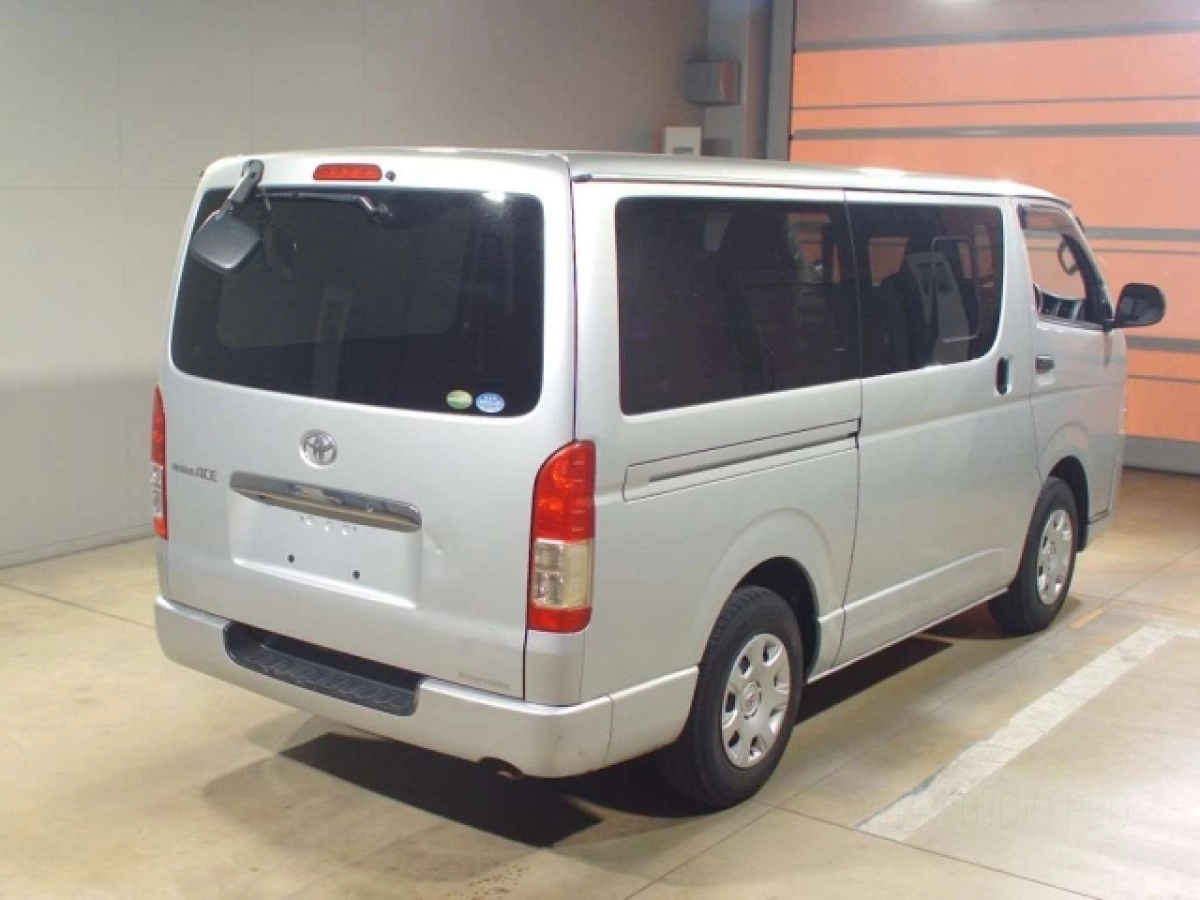 TOYOTA REGIUS ACE VAN