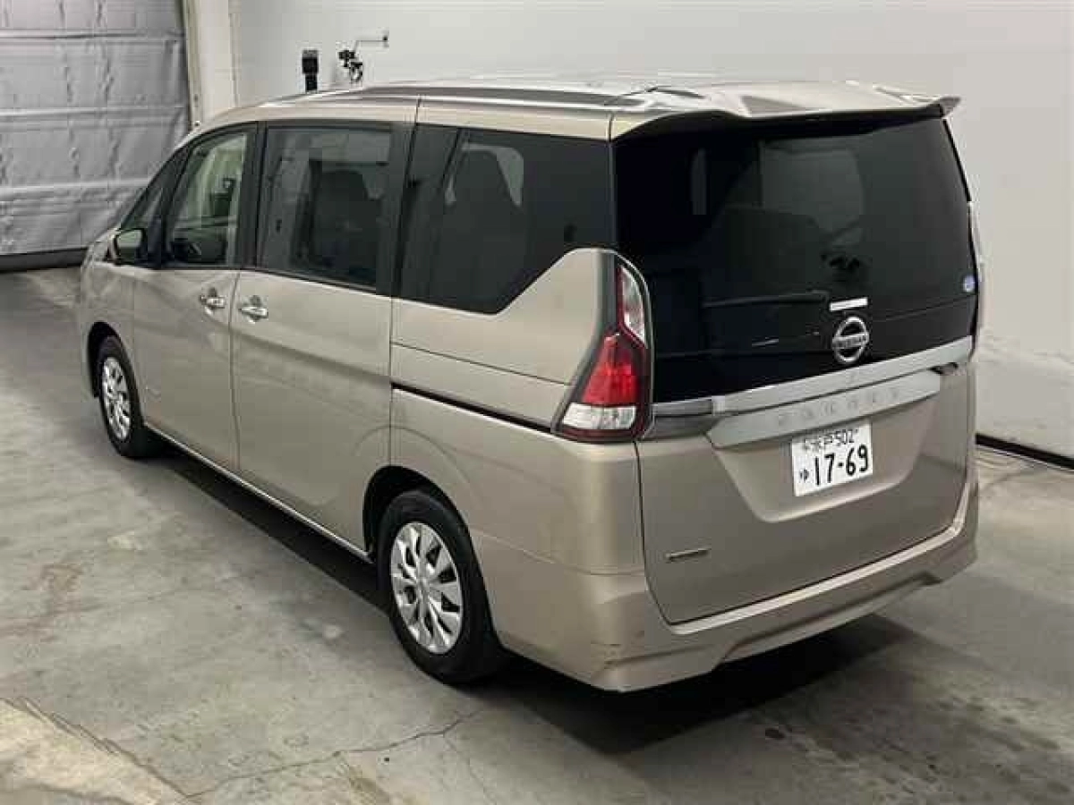 NISSAN SERENA