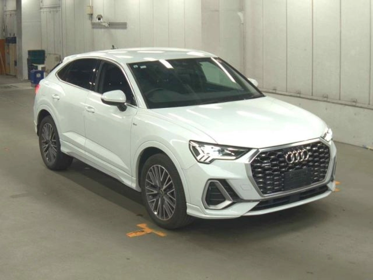 AUDI Q3 F3DFGF 2021