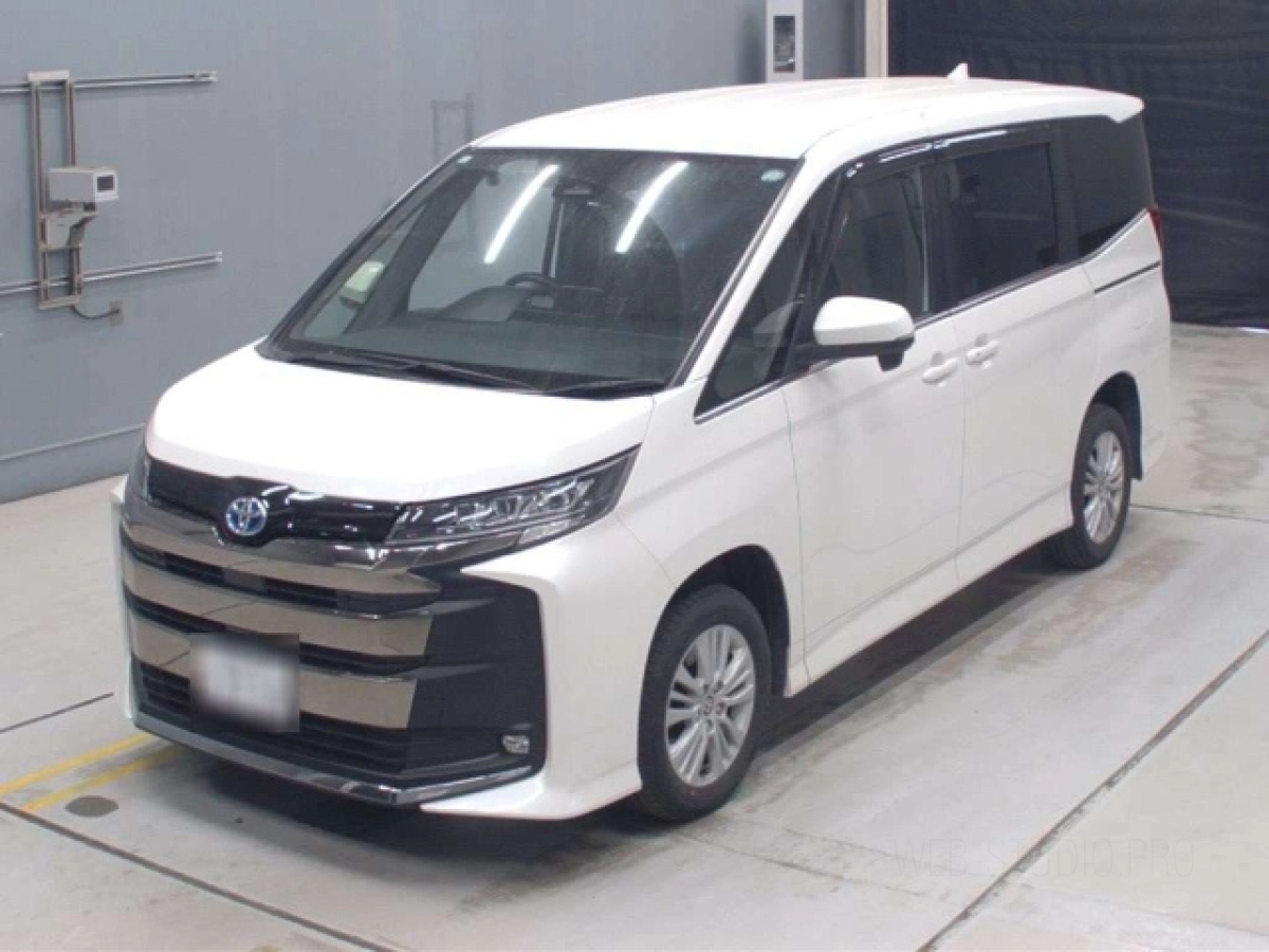 TOYOTA NOAH ZWR95W 2023