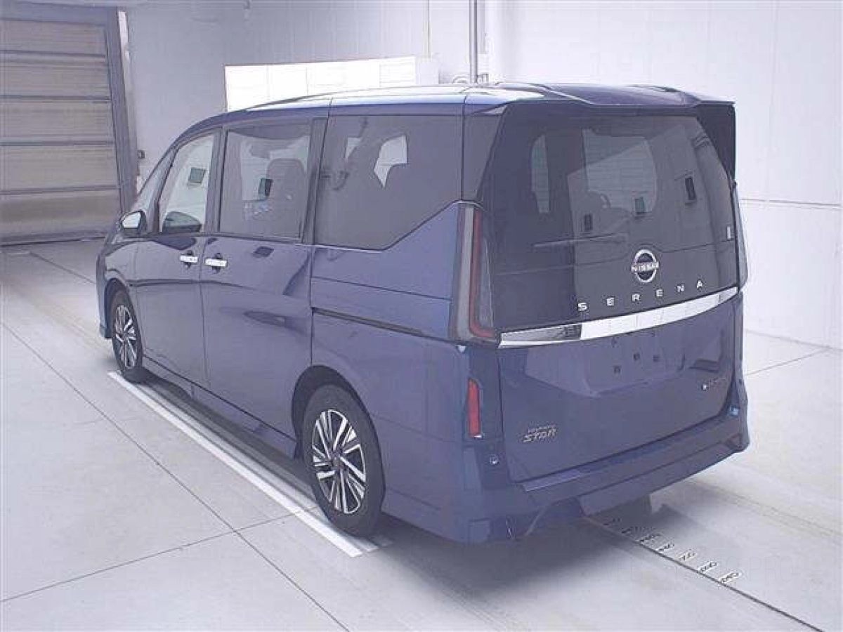 NISSAN SERENA