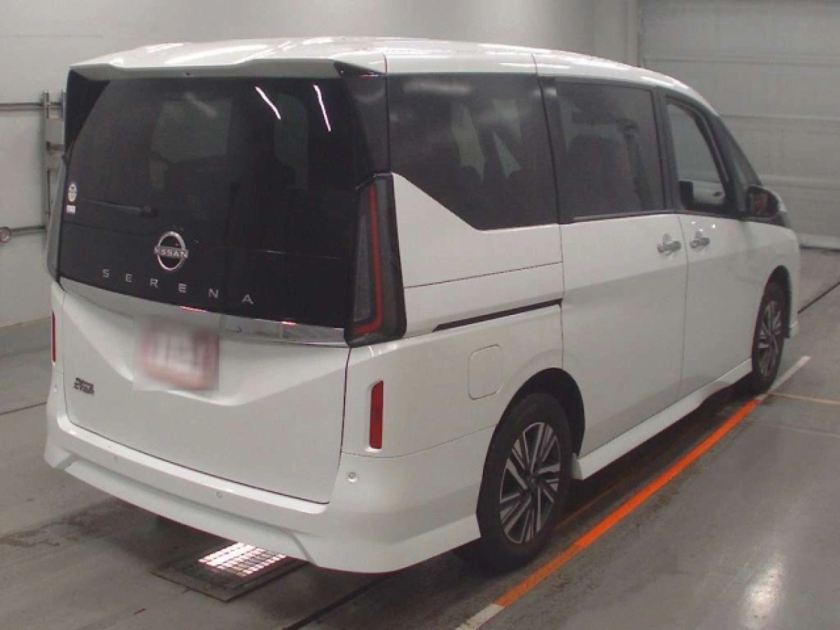 NISSAN SERENA