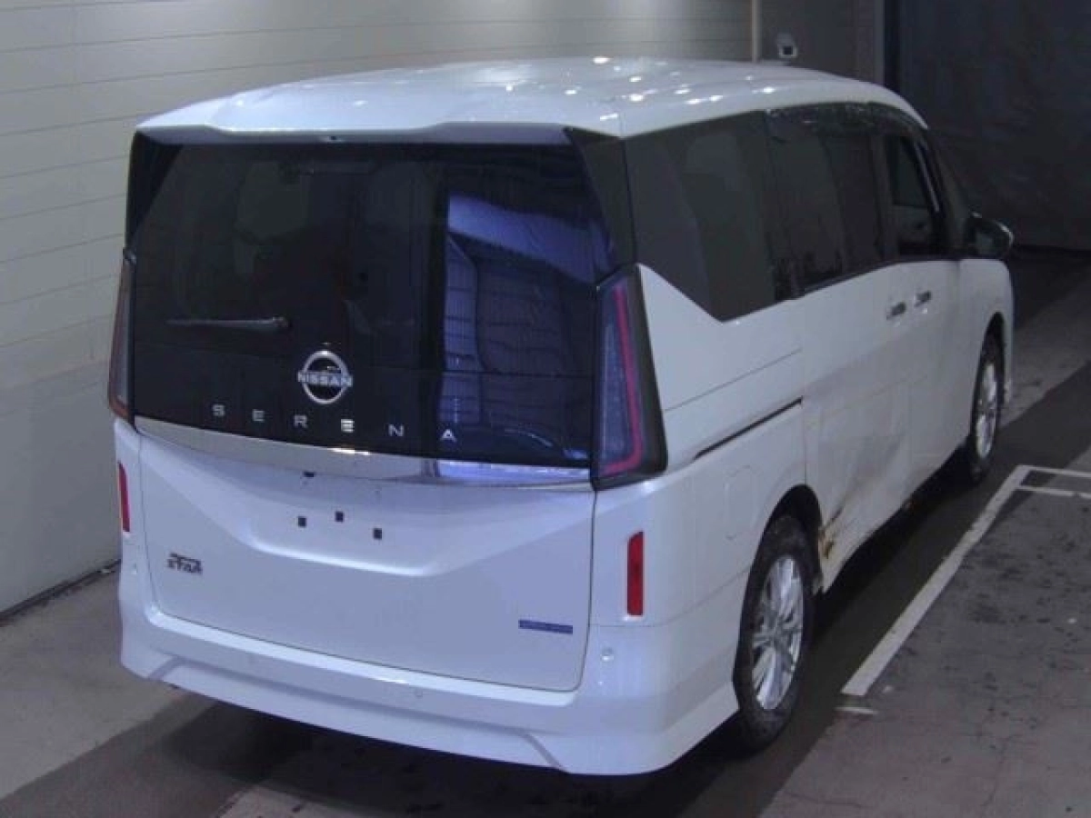 NISSAN SERENA