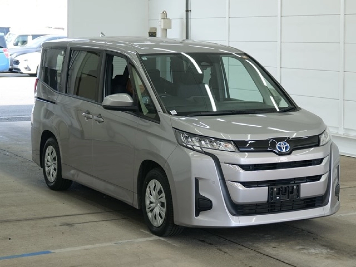 TOYOTA NOAH ZWR90W 2022