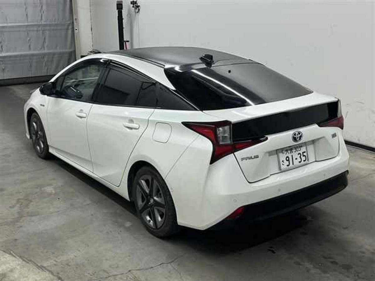TOYOTA PRIUS