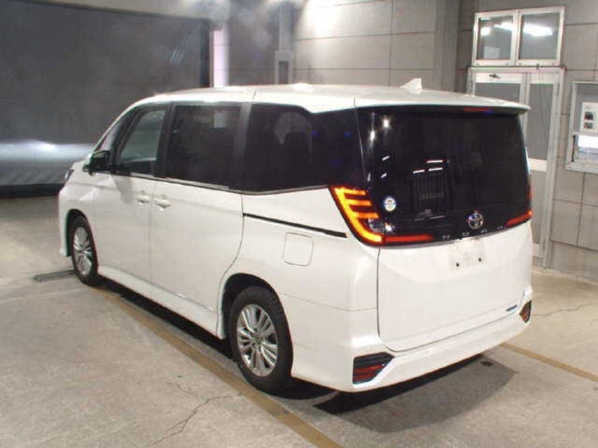 TOYOTA NOAH