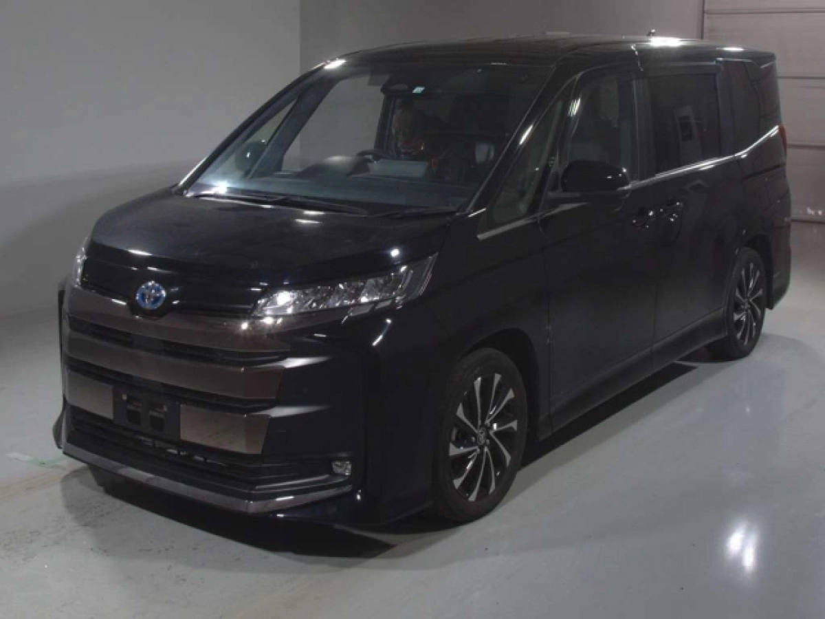 TOYOTA NOAH ZWR90W 2022