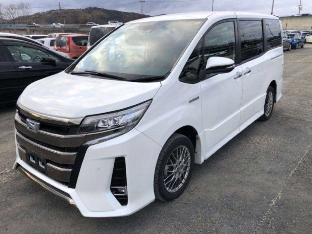 TOYOTA NOAH ZWR80W 2019