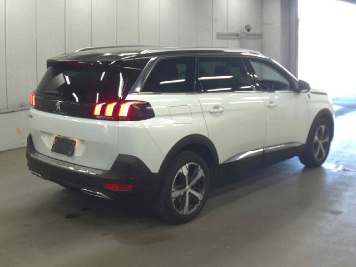 PEUGEOT 5008
