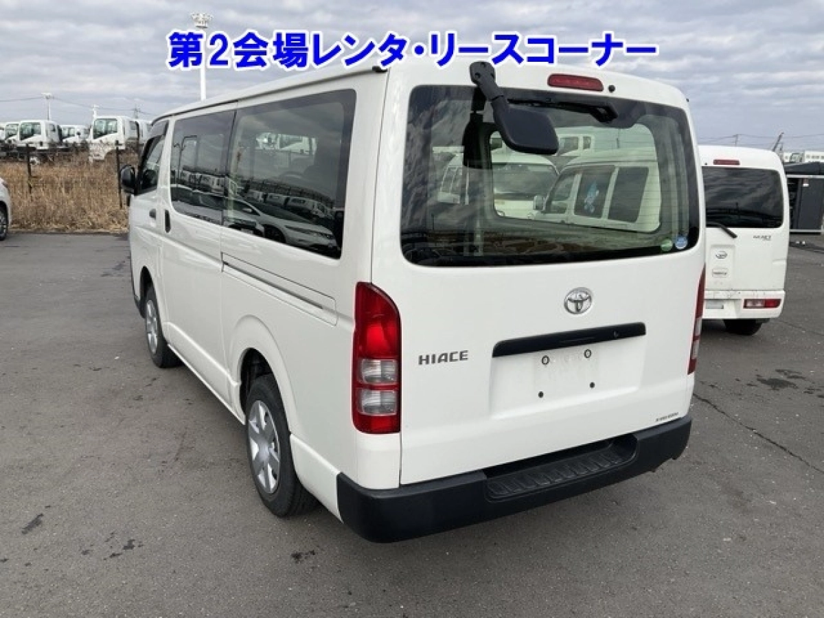 TOYOTA HIACE VAN