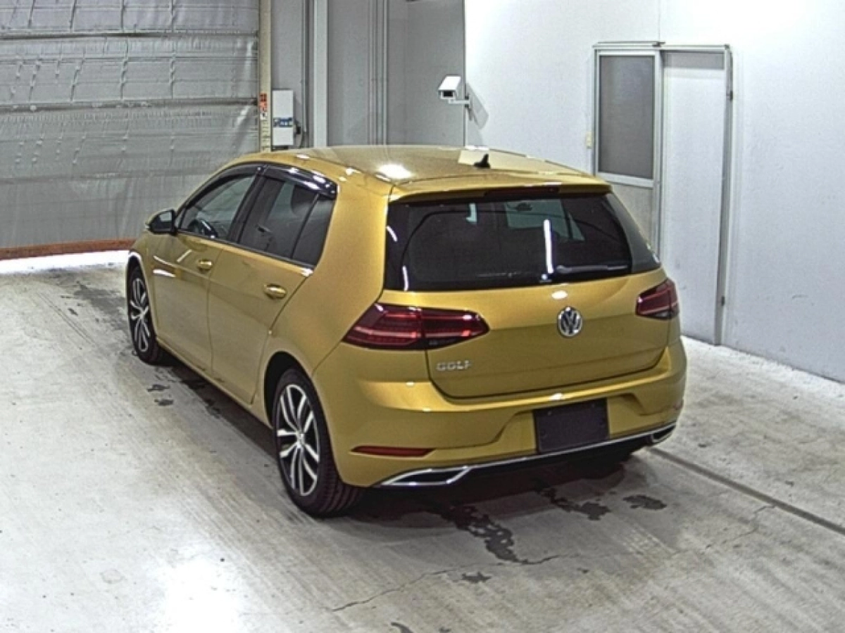 VOLKSWAGEN GOLF