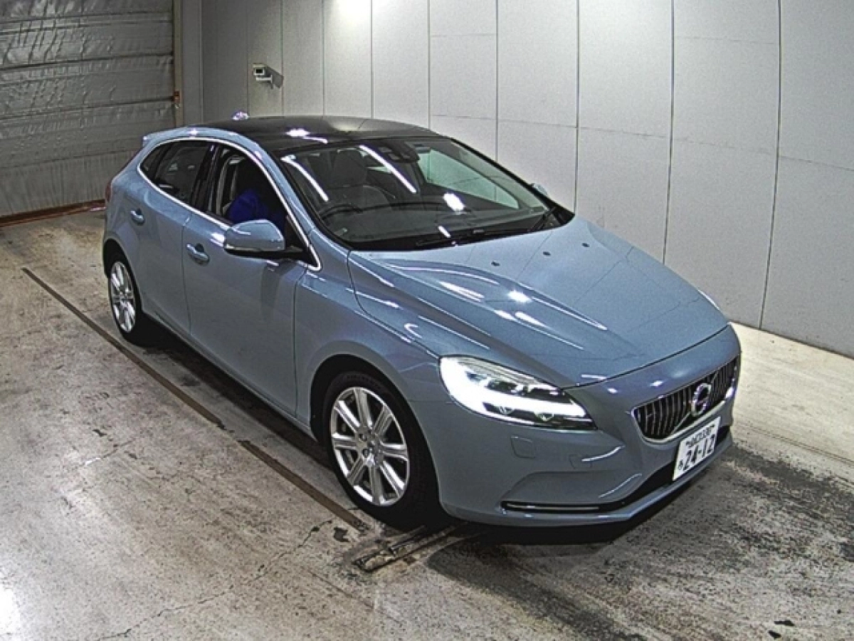 VOLVO V40 MB4154T 2020