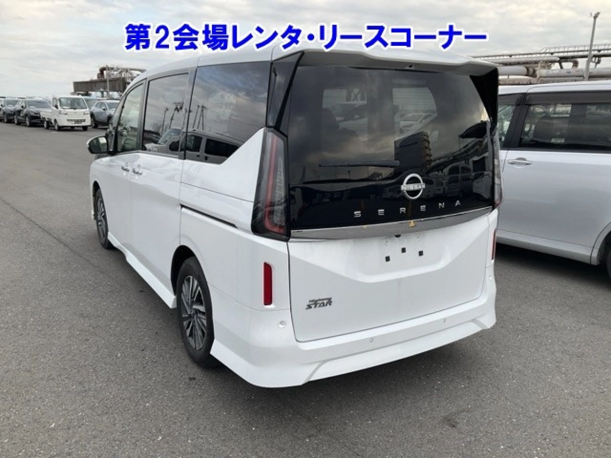 NISSAN SERENA