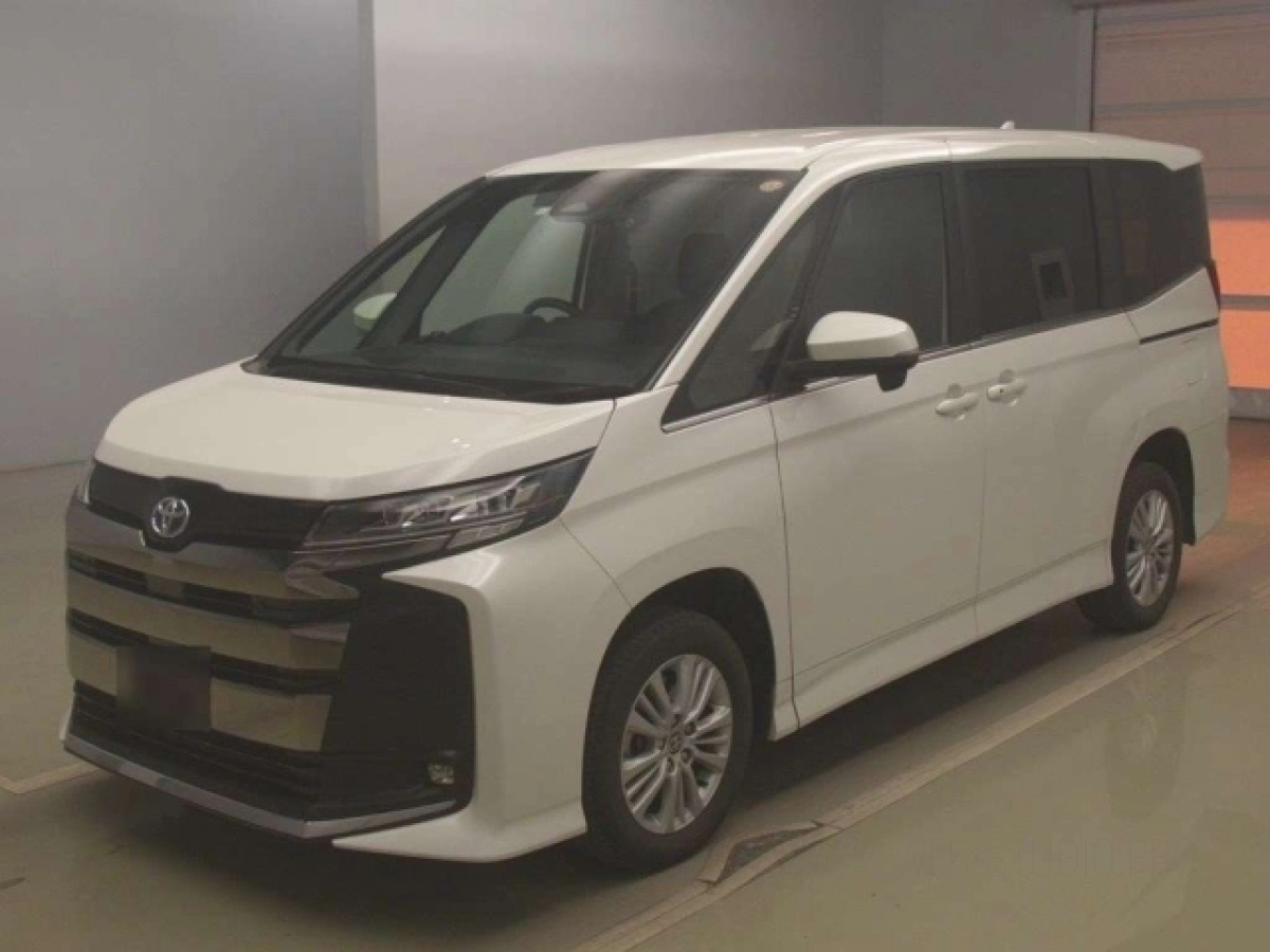 TOYOTA NOAH ZWR95W 2023