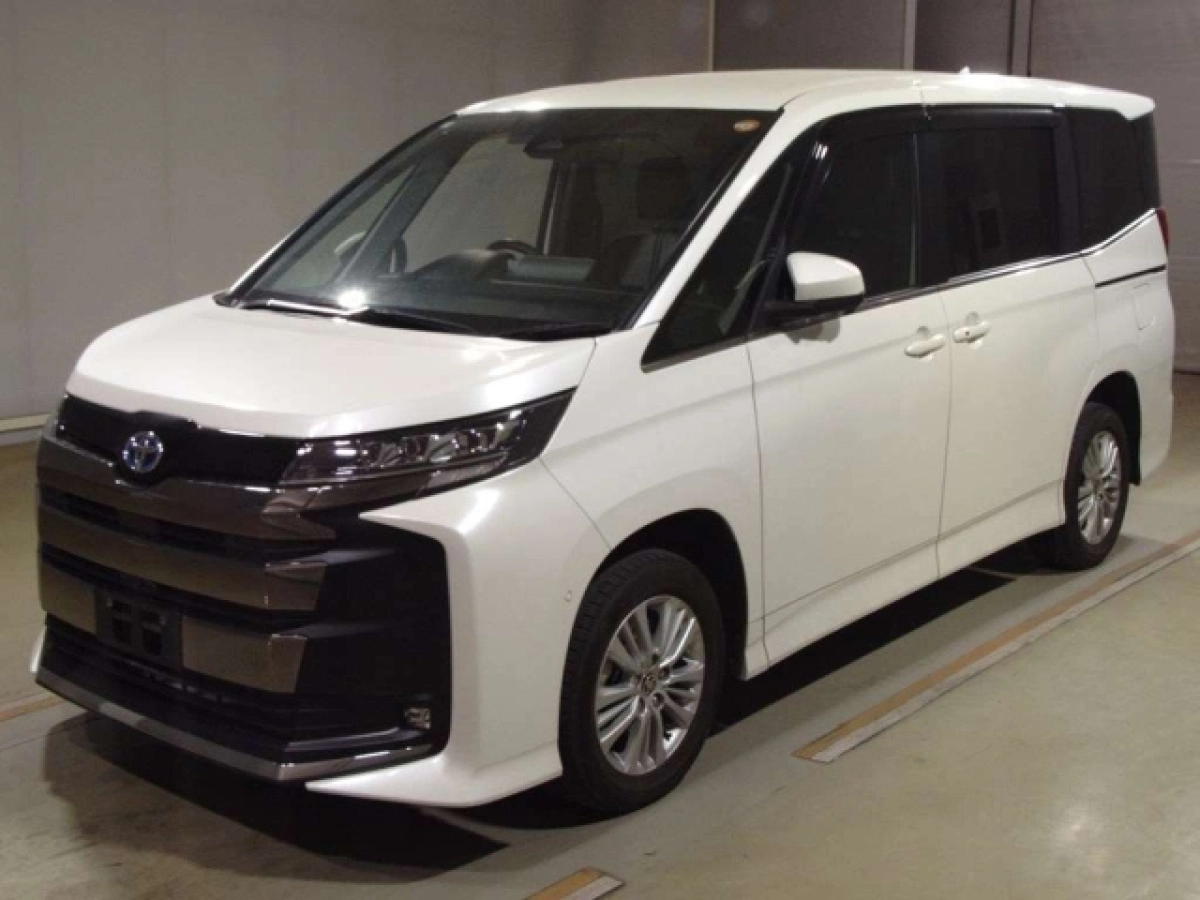 TOYOTA NOAH ZWR95W 2022