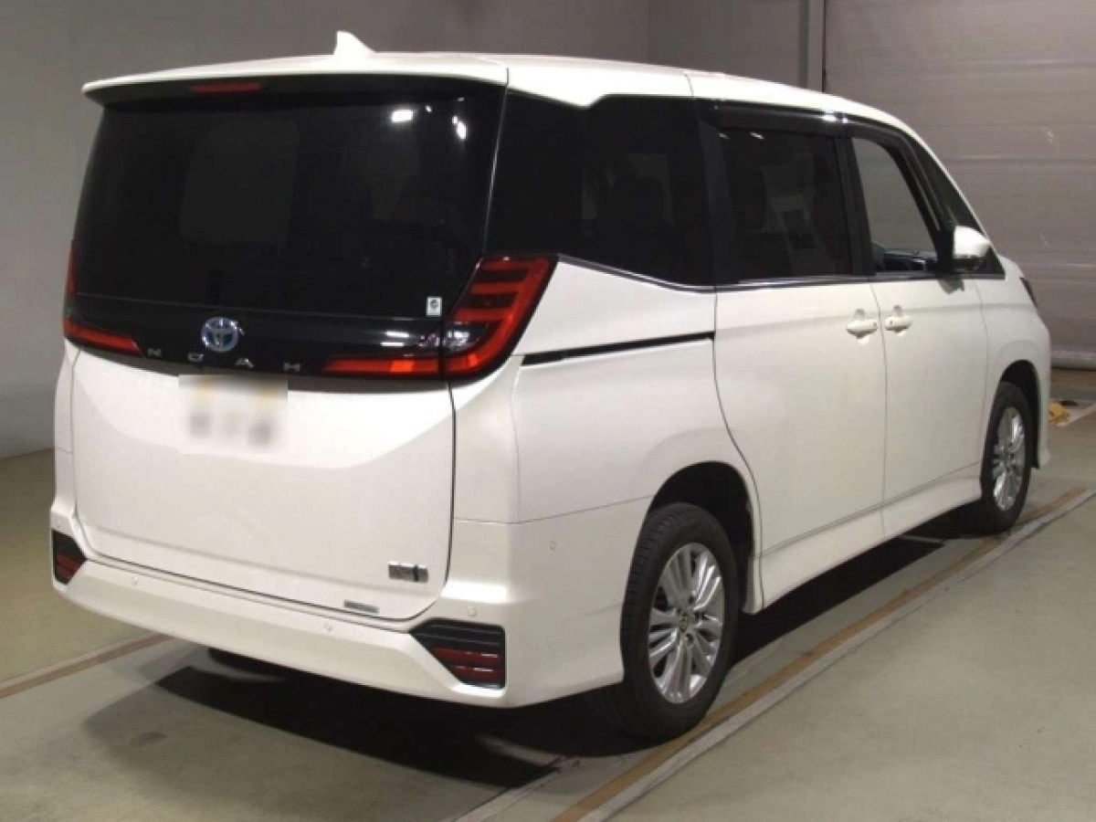 TOYOTA NOAH