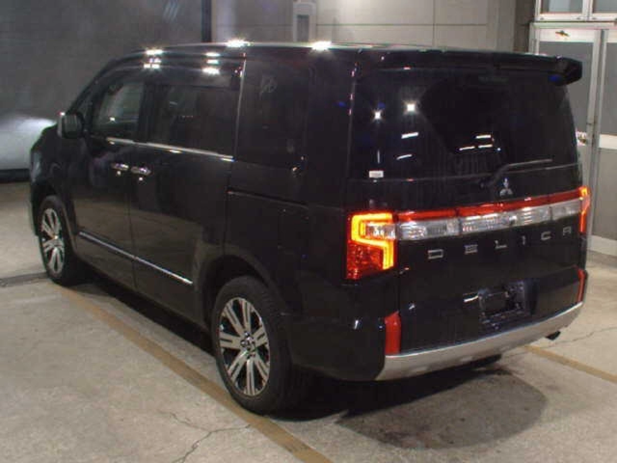 MITSUBISHI DELICA D5