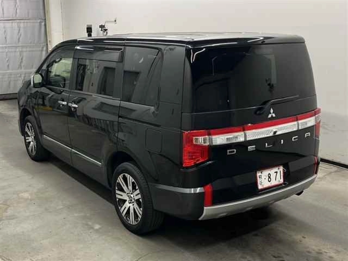 MITSUBISHI DELICA D5