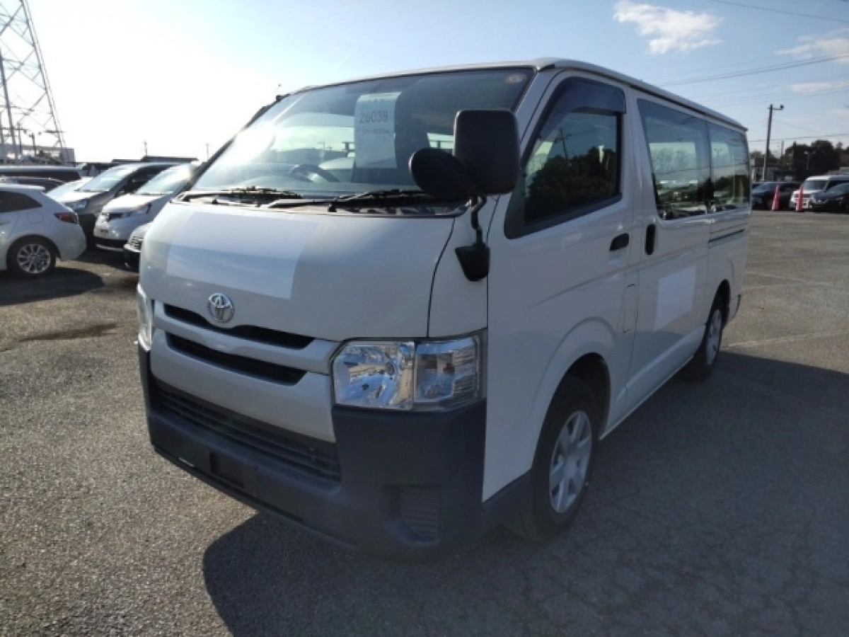 TOYOTA HIACE VAN TRH200V 2020