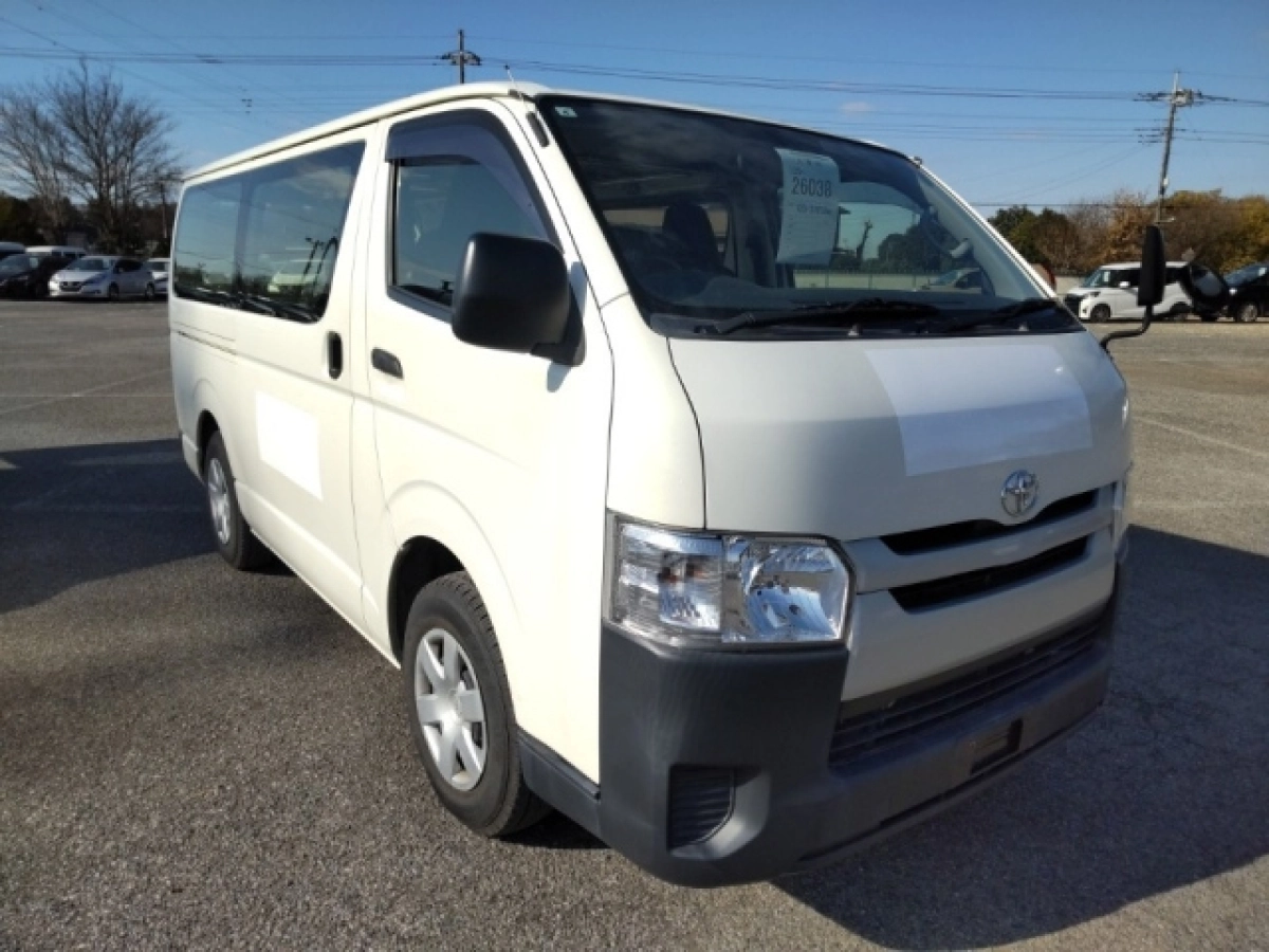 TOYOTA HIACE VAN