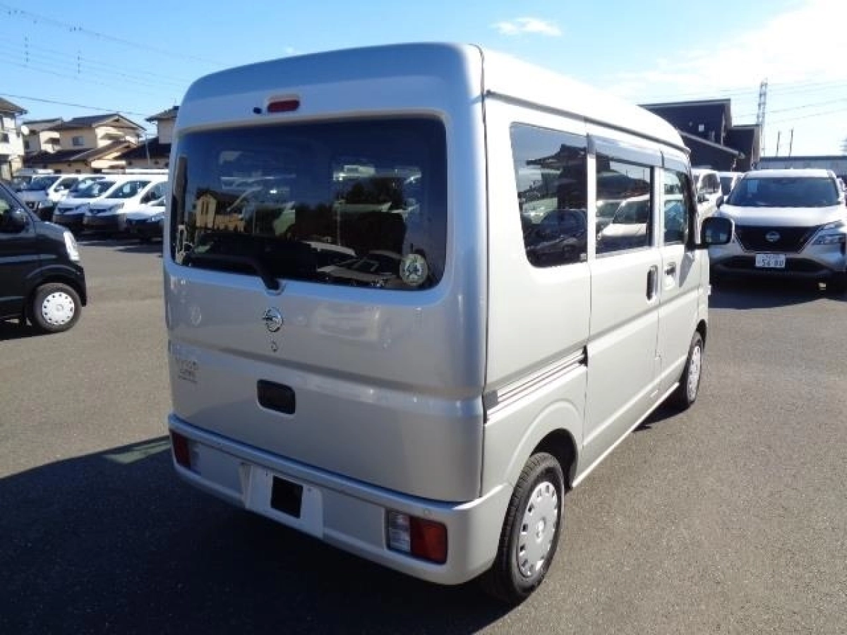 NISSAN CLIPPER VAN