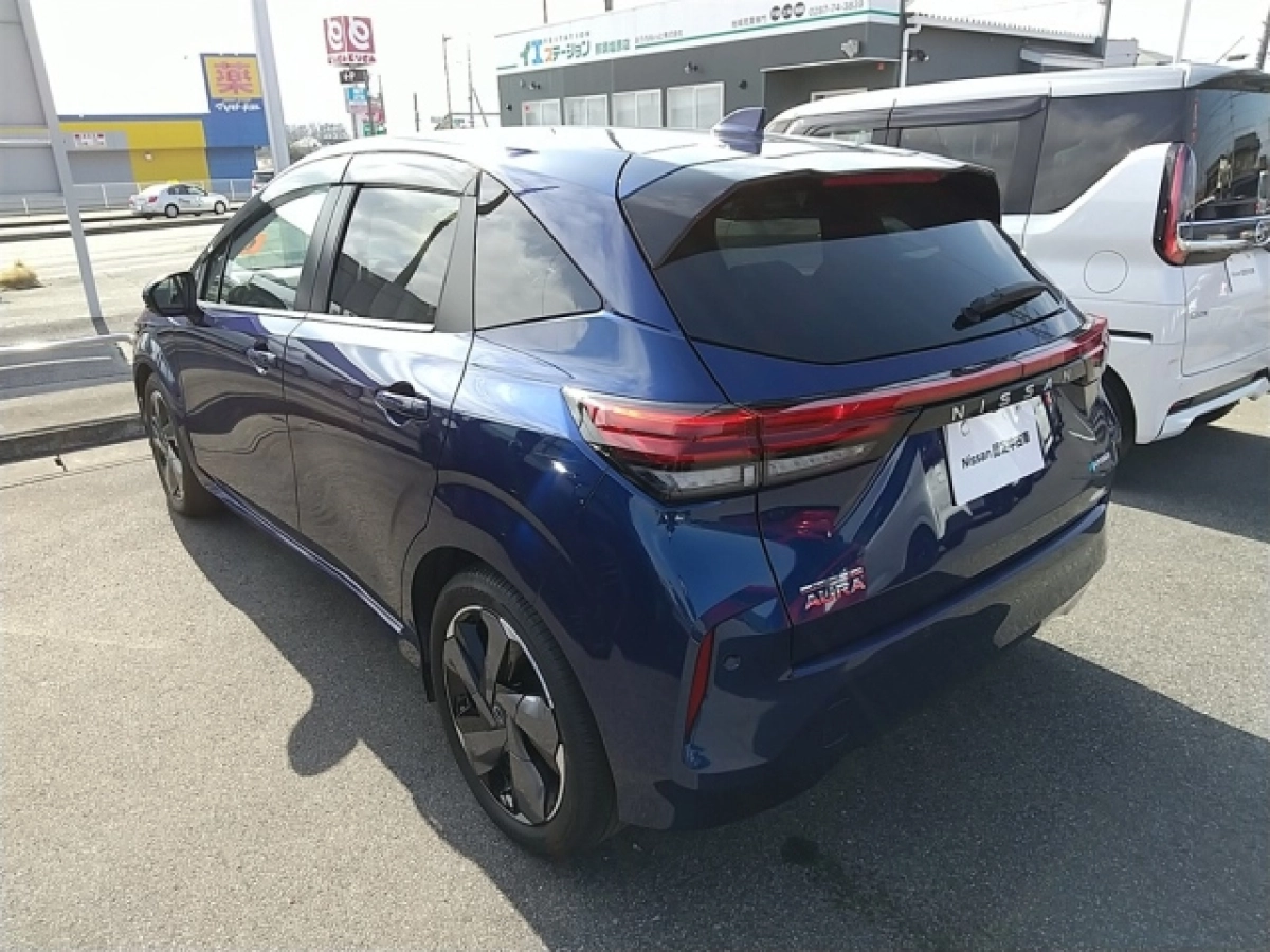 NISSAN AURA