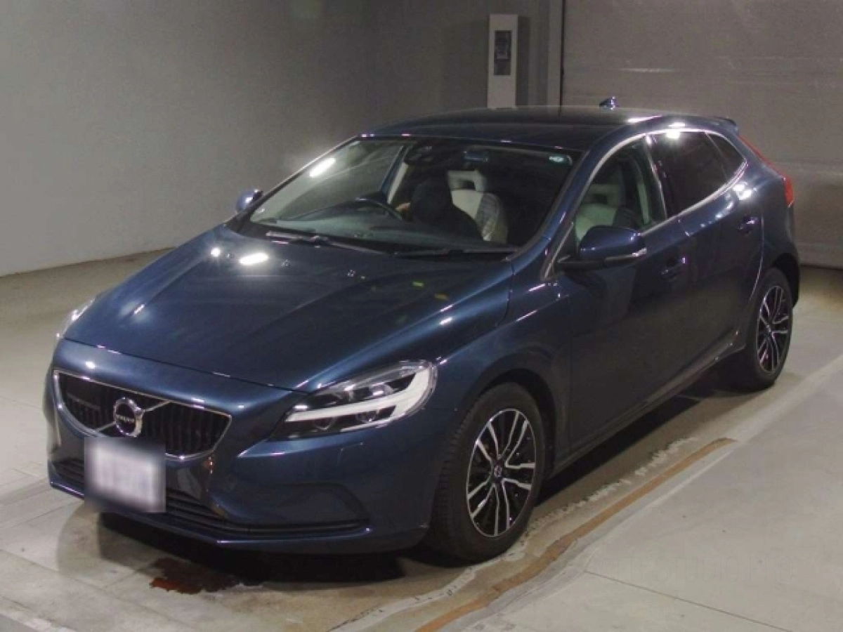 VOLVO V40 MB4154T 2019